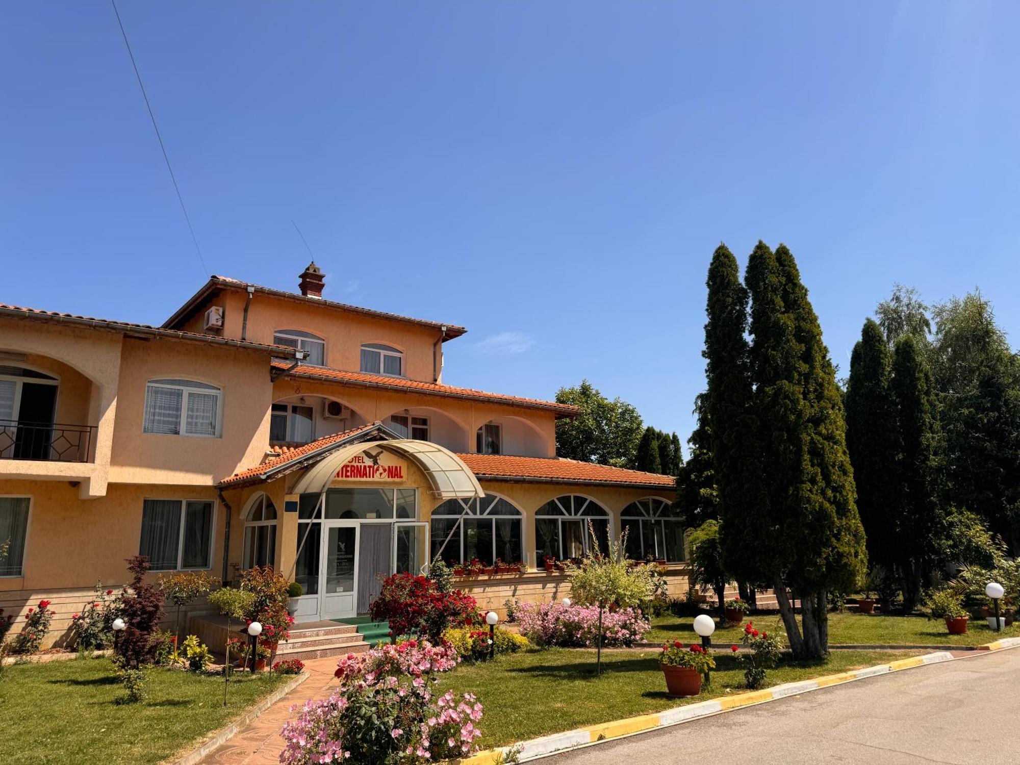 Motel International Berkovitsa Exteriör bild